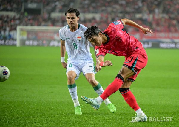 이명재(오른쪽, 남자 축구대표팀). 서형권 기자