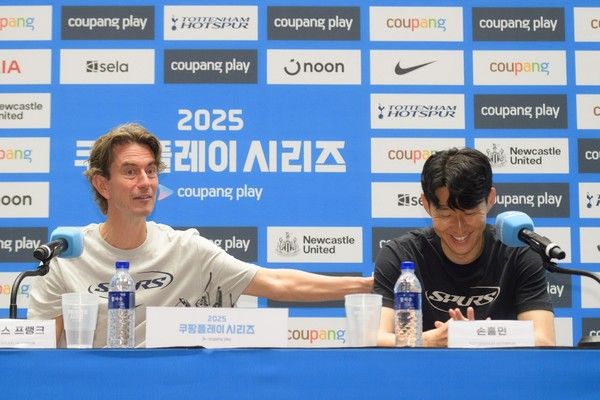 토마스 프랑크 토트넘홋스퍼 감독과 손흥민. 쿠팡플레이 제공