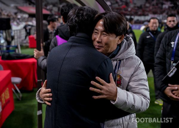 서정원 감독(왼쪽, 청두룽청), 김기동 감독(FC서울). 서형권 기자