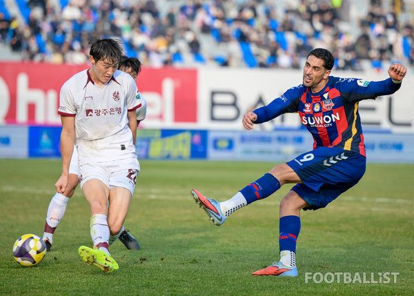 싸박(오른쪽, 수원FC). 서형권 기자