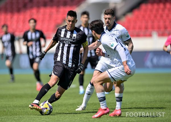 후이즈(왼쪽, 성남FC). 서형권 기자