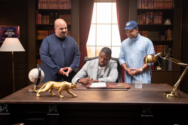 알하부브와 투자 계약을 맺은 포그바