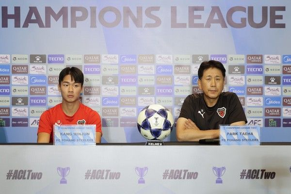 강민준(왼쪽), 박태하 감독(이상 포항스틸러스). 포항스틸러스 제공