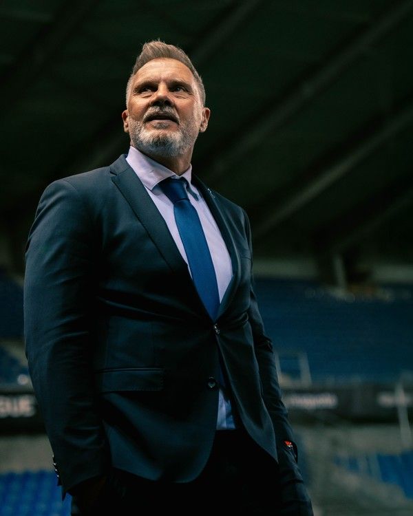 토르스텐 핑크 감독. 헹크 X 캡처