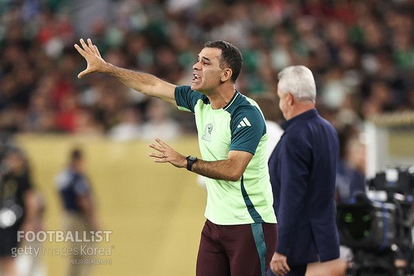 라파엘 마르케스 멕시코 코치(왼쪽)와 하비에르 아기레 감독. 게티이미지코리아