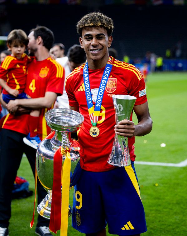 라민 야말(스페인). 카타르 LOC 제공