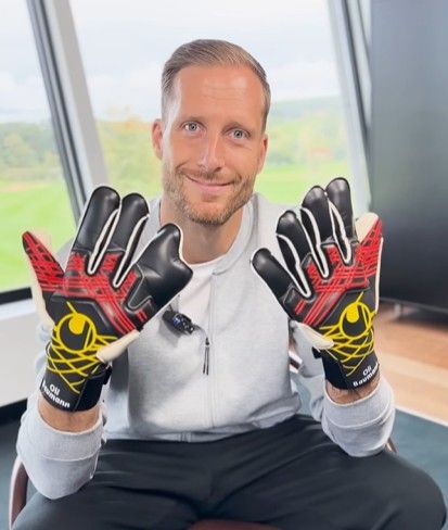 올리버 바우만의 골키퍼 장갑. '울스포츠 골키퍼' 인스타그램 캡처
