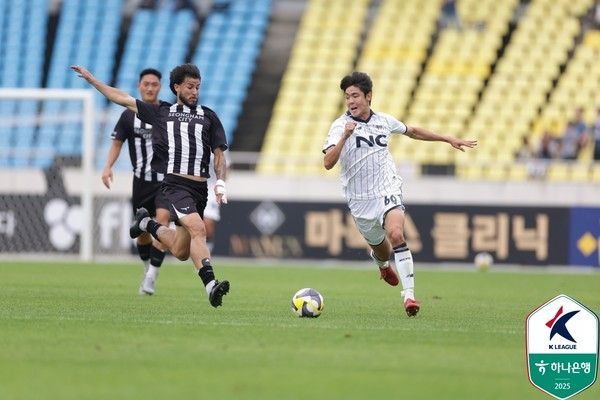 백지웅(오른쪽, 서울이랜드). 한국프로축구연맹 제공