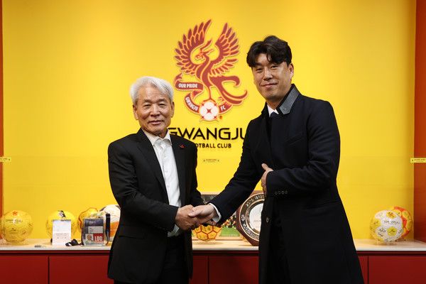 노동일 대표(왼쪽), 이정규 감독(이상 광주FC). 광주FC 제공