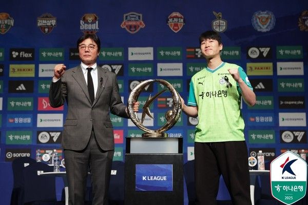 황선홍 감독(왼쪽), 이창근(이상 대전하나시티즌). 한국프로축구연맹 제공