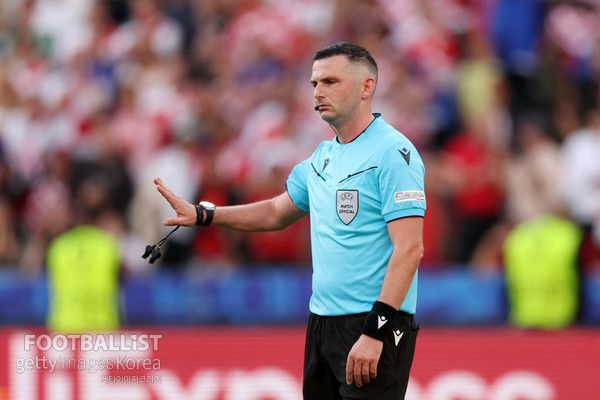 마이클 올리버 심판. 게티이미지코리아