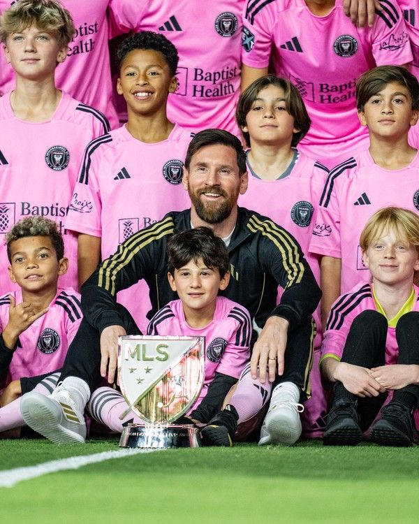 리오넬 메시(가운데, 인터마이애미). 인터마이애미 X 캡처