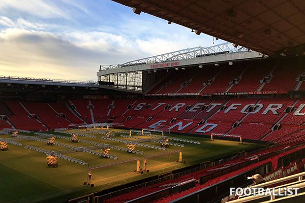 올드 트래퍼드의 잔디 조명