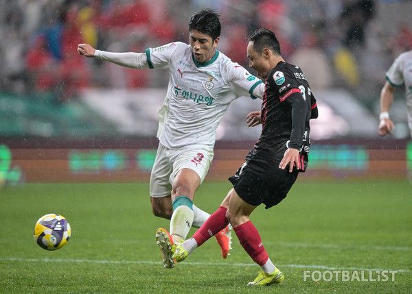 하창래(왼쪽, 대전하나시티즌), 문선민(FC서울). 서형권 기자