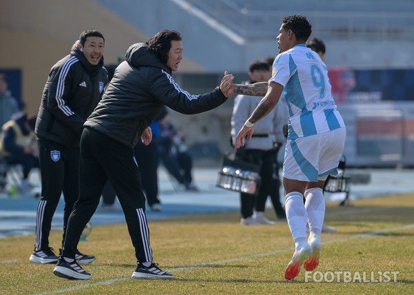 김판곤 감독(왼쪽), 에릭(오른쪽, 울산 HD). 서형권 기자