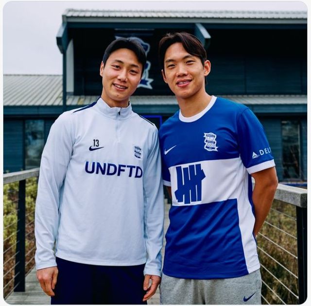 백승호(왼쪽)와 이명재(이상 버밍엄시티). 버밍엄시티 X 캡처