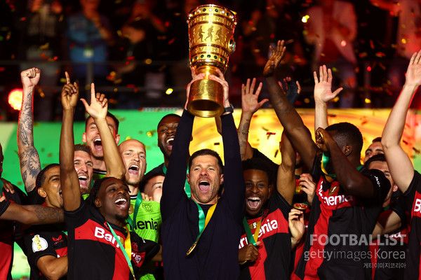 샤비 알론소 바이어04레버쿠젠 감독(가운데). 게티이미지코리아