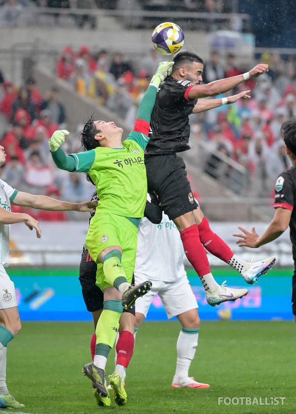 이창근(왼쪽, 대전 하나), 루카스(오른쪽, FC서울). 서형권 기자