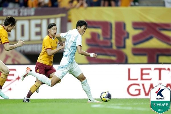허율(가운데, 울산HD). 한국프로축구연맹 제공