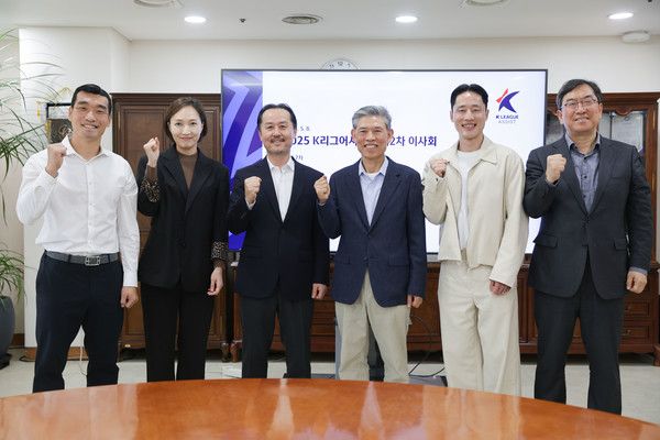 조원희(왼쪽부터), 최경희, 정태석, 곽영진, 김호남, 양중진(이상 K리그어시스트 이사). 한국프로축구연맹 제공