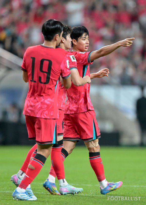 전진우(오른쪽, 남자 축구대표팀). 서형권 기자