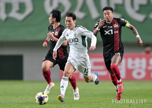 강상윤(가운데, 전북 현대), 제시 린가드(오른쪽, FC서울). 서형권 기자