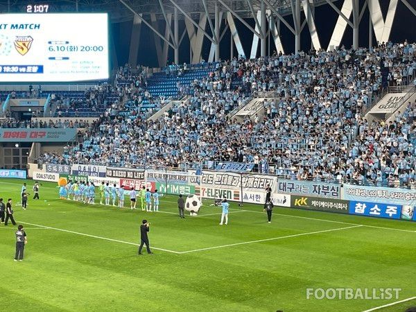 대구FC 선수단과 팬. 김희준 기자