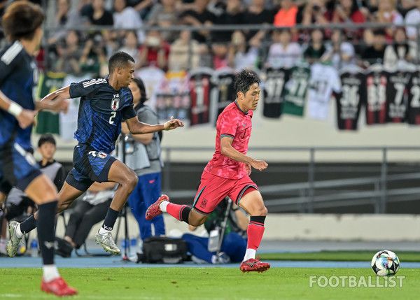 나상호(오른쪽, 남자 축구대표팀). 서형권 기자