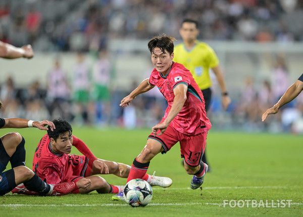 강상윤(오른쪽, 남자 축구대표팀). 서형권 기자