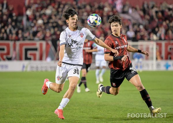 김진호(왼쪽, 제주SK FC), 홍성욱(오른쪽, 부천FC1995). 서형권 기자
