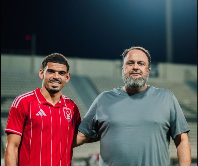 모건 깁스화이트와 에반겔로스 마리나키스 노팅엄포레스트 회장. 노팅엄포레스트 X 캡처