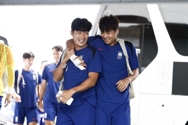 김태현(왼쪽), 김주성(이상 남자 축구대표팀). 대한축구협회 제공