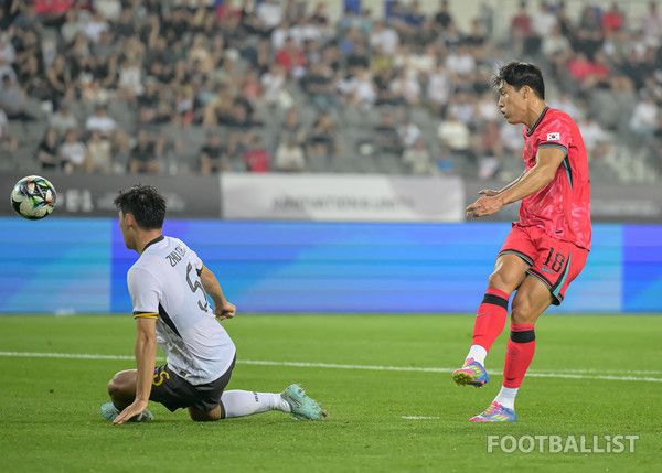 이호재(오른쪽, 남자 축구대표팀). 서형권 기자