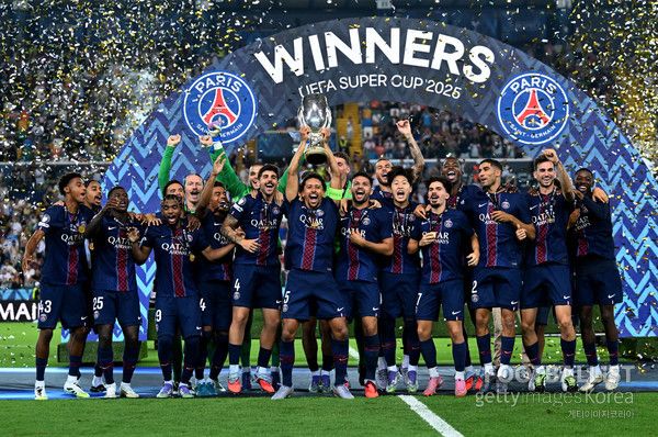 유럽축구연맹 슈퍼컵을 우승한 이강인과 파리생제르맹. 게티이미지코리아