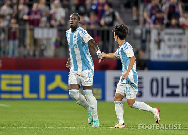 말컹(왼쪽), 윤재석(이상 울산HD). 서형권 기자