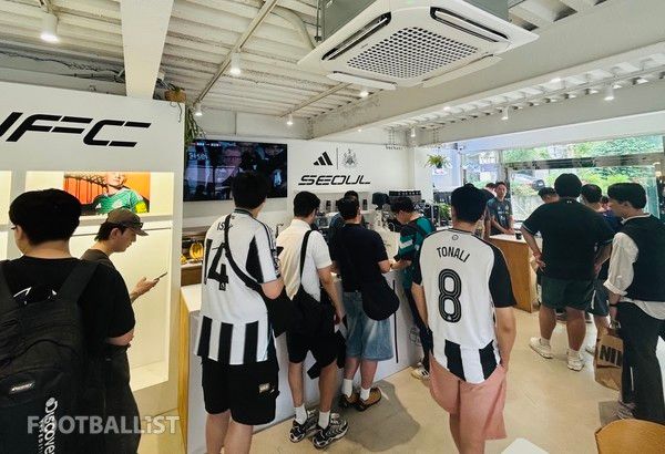 뉴캐슬유나이티드 팝업 스토어가 열린 카페 니벨크랙. 김정용 기자