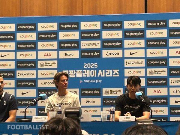 토마스 프랑크 토트넘홋스퍼 감독과 손흥민. 김정용 기자