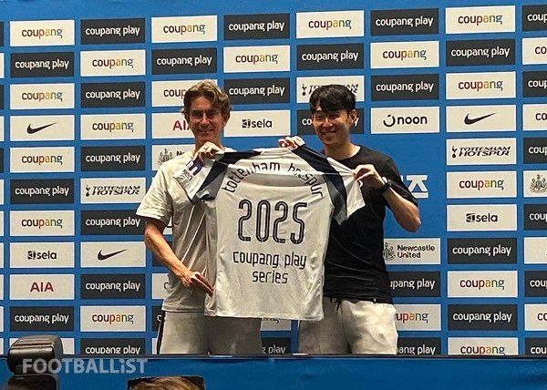 토마스 프랑크 토트넘홋스퍼 감독과 손흥민. 김정용 기자