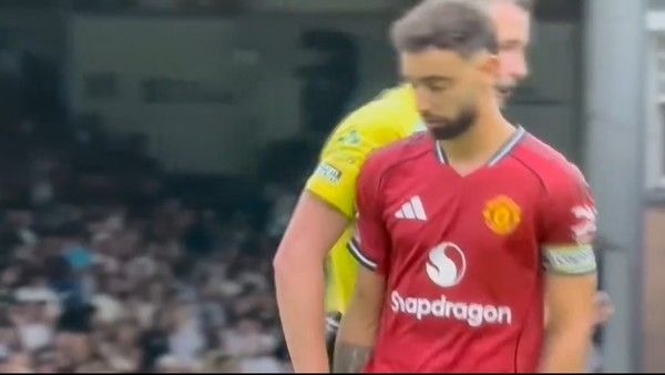 크리스 카바니 주심과 부딪힌 브루누 페르난데스(맨유). X 캡쳐