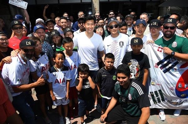 손흥민(LAFC)과 LA 현지 팬들. LAFC 인스타그램 캡쳐