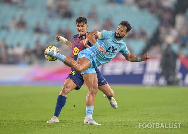 제라르 마르틴(왼쪽, 바르셀로나), 세징야(대구FC). 서형권 기자