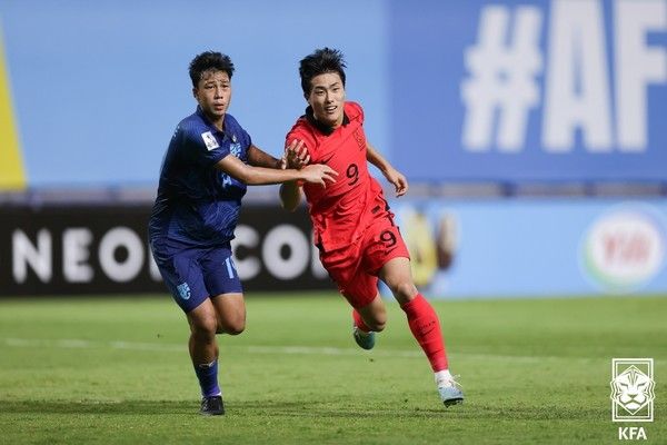 김명준(오른쪽, 당시 U17 남자 축구대표팀). 대한축구협회 제공