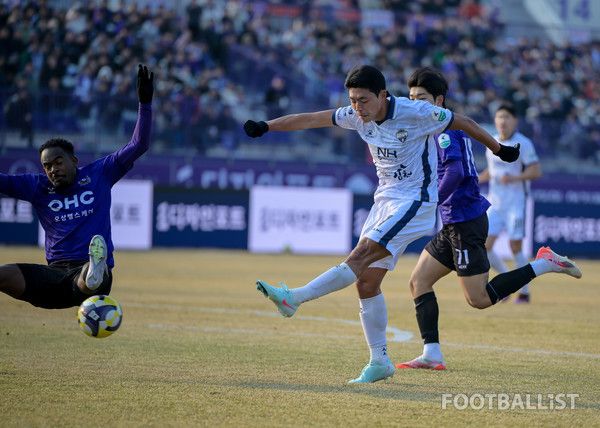 김승섭(가운데, 김천상무). 서형권 기자