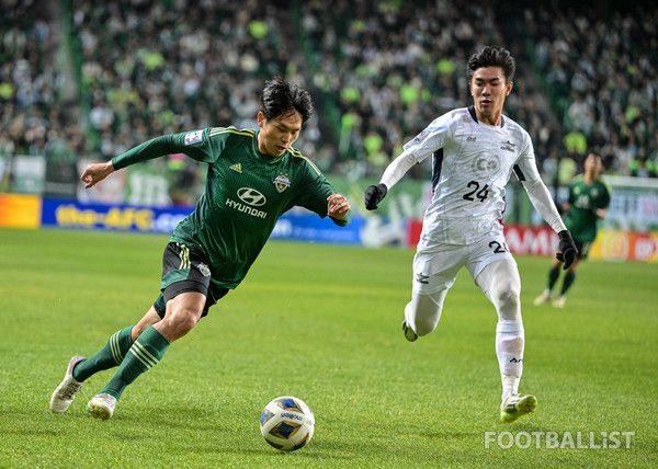 맹성웅(왼쪽, 전북현대). 서형권 기자