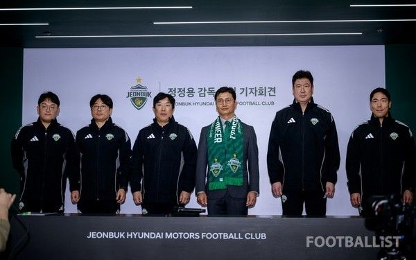 정정용 감독과 코칭스태프. 서형권 기자