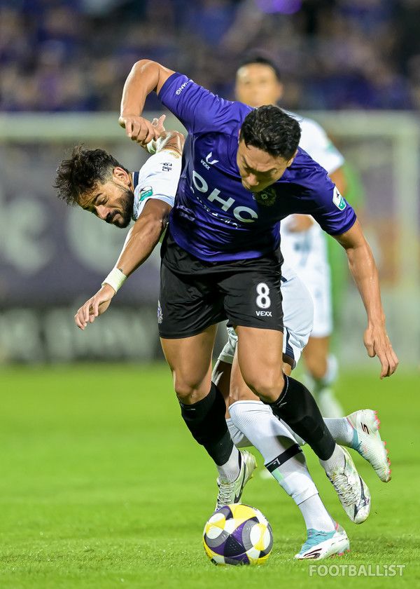 세징야(왼쪽, 대구FC), 김정현(오른쪽, FC안양). 서형권 기자