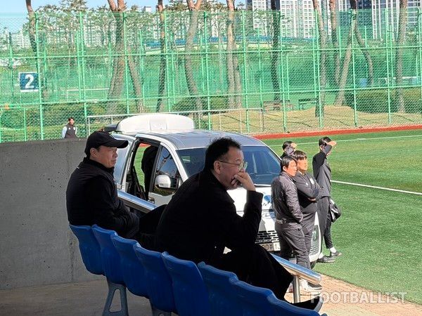 박진섭 천안시티FC 감독과 이영익 전력강화실장. 김진혁 기자&nbsp;