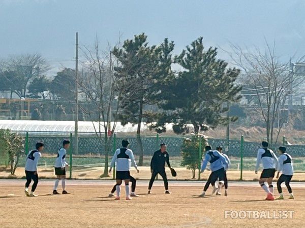 론도에 참여한 박진섭 감독(가운데). 김진혁 기자
