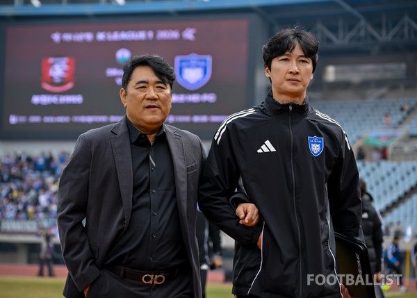 김현석 감독(왼쪽), 곽태휘 수석코치(오른쪽, 울산HD). 서형권 기자