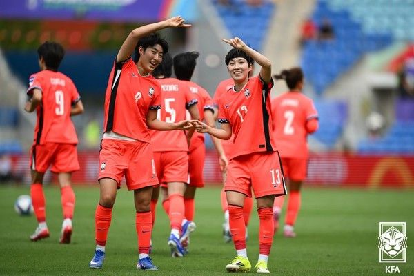 김신지(왼쪽), 박수정(이상 여자 축구대표팀). 대한축구협회 제공